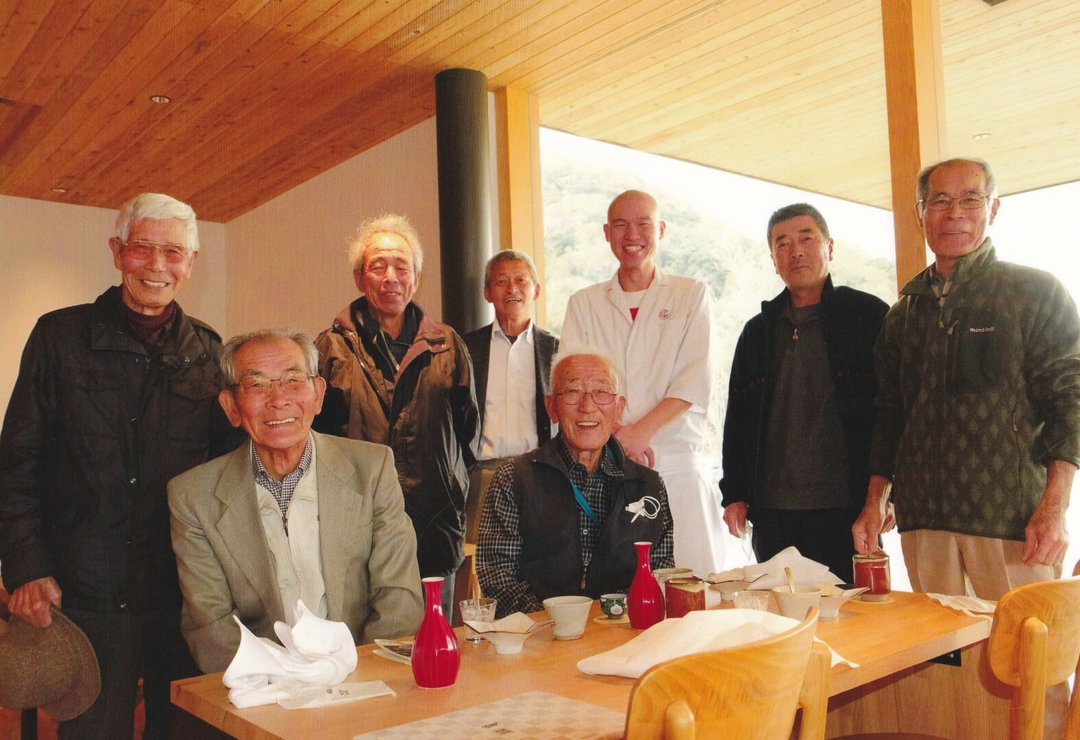 扇達磨 x 賛否両論 新そば会席に出席し、八ヶ岳高原そば平出農園の従業員一同で撮影した写真